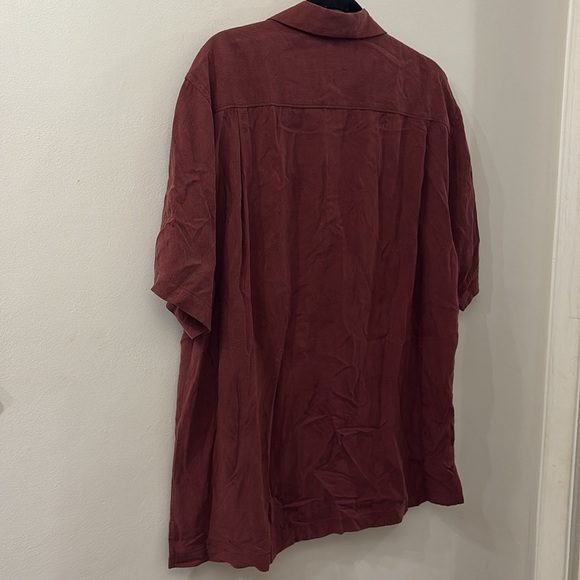Tommy Bahama Maroon Textured Short sleeve button down - large - 100% silk - Picture 4 of 5